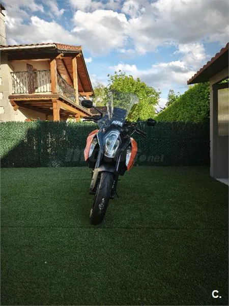 KTM 1290 Super Duke GT – Vista 3