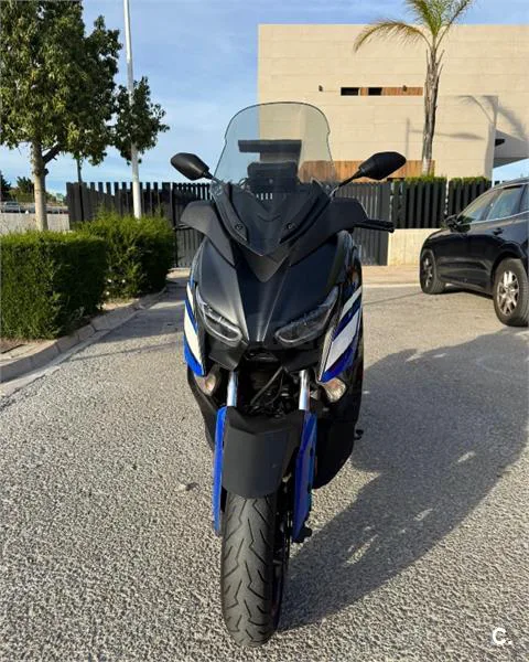 Yamaha XMAX 400 – Vista 5