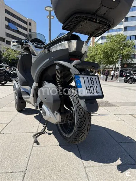 Piaggio MP3 Yourban 300 – Vista 3