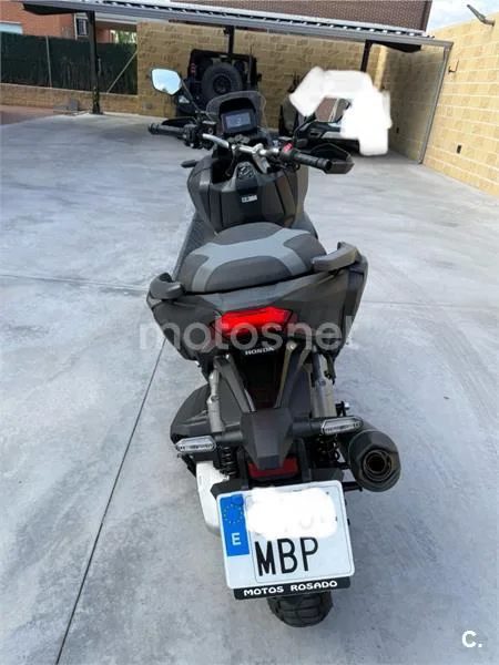 Honda ADV 350 – Vista 2