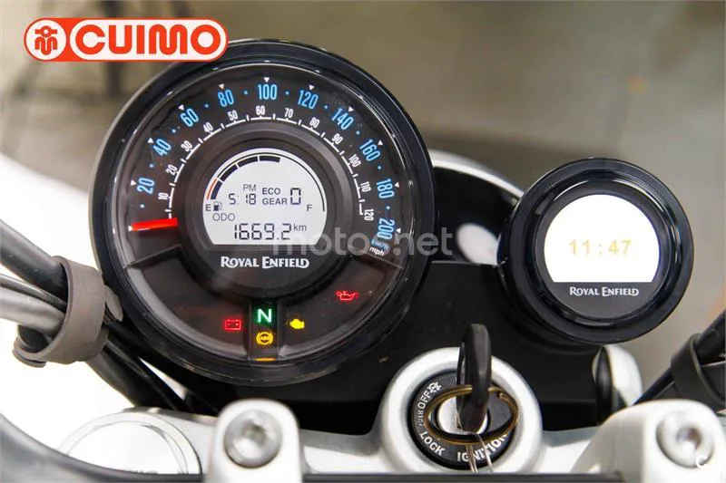 Royal Enfield Super Meteor 650 – Vista 25