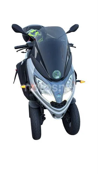 Piaggio MP3 – Vista 4