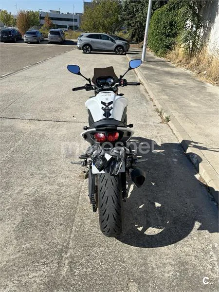 Yamaha FZ8 – Vista 3