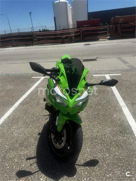 Kawasaki Ninja ZX-4RR - Vista 3