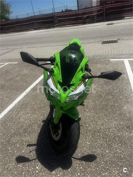 Kawasaki Ninja ZX-4RR - Vista 8