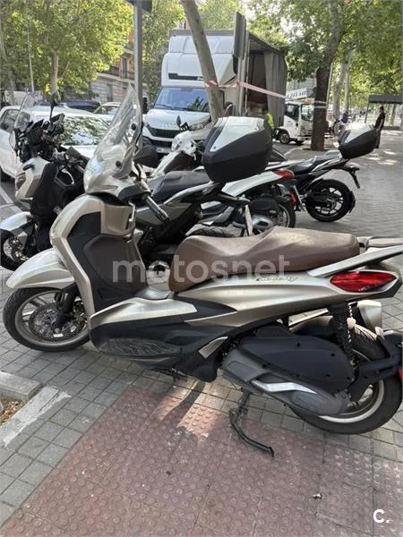 Piaggio Beverly – Vista 3