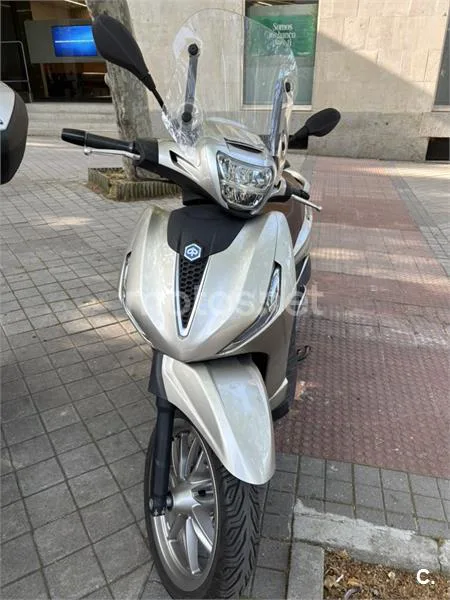 Piaggio Beverly – Vista 4