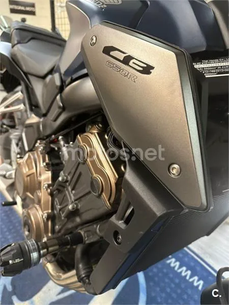 Honda CB 650 R – Vista 8