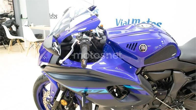 Yamaha R7 – Vista 11