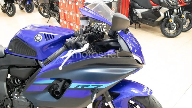 Yamaha R7 – Vista 12