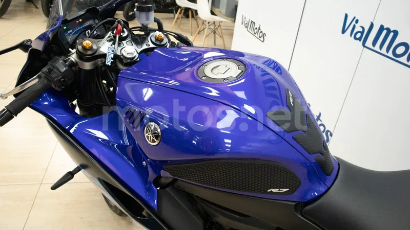 Yamaha R7 – Vista 16