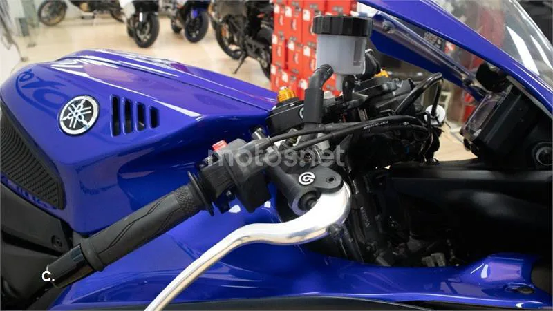 Yamaha R7 – Vista 18