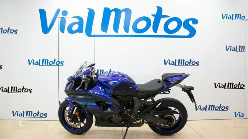 Yamaha R7 – Vista 3