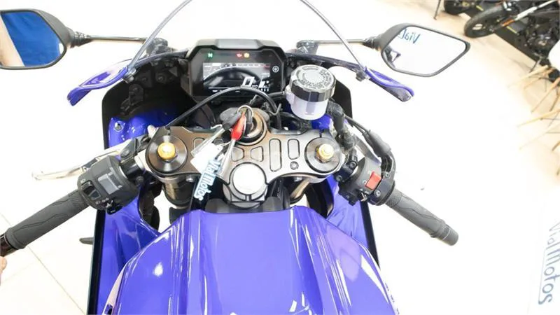 Yamaha R7 – Vista 22