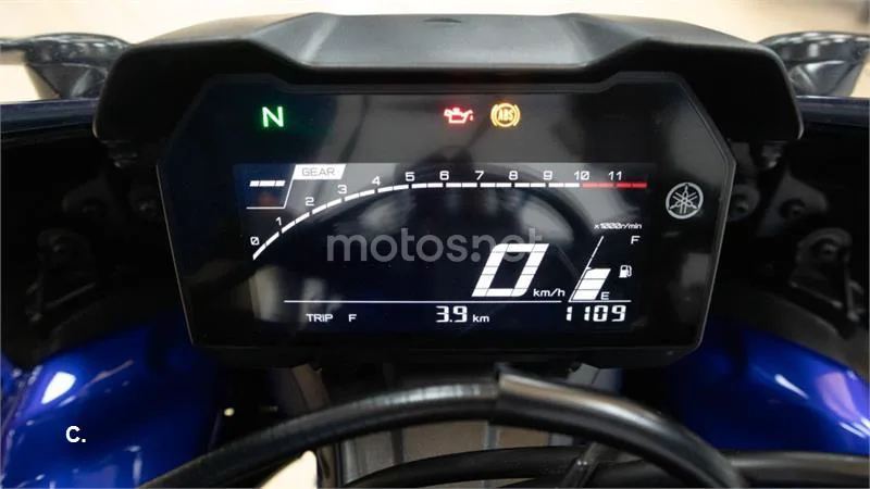 Yamaha R7 – Vista 8