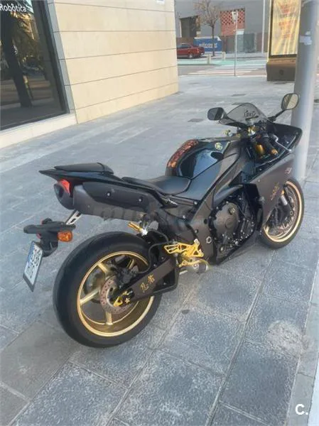 Yamaha R1 – Vista 2