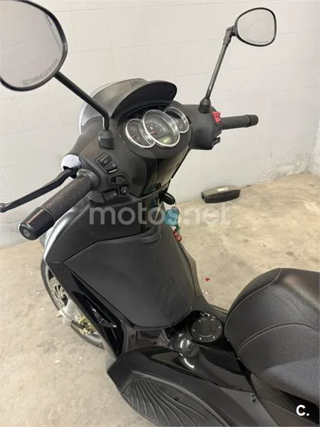 Piaggio Beverly 300 – Vista 2