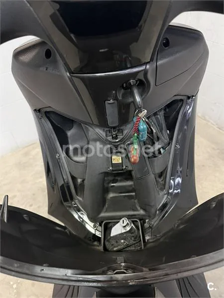 Piaggio Beverly 300 – Vista 13