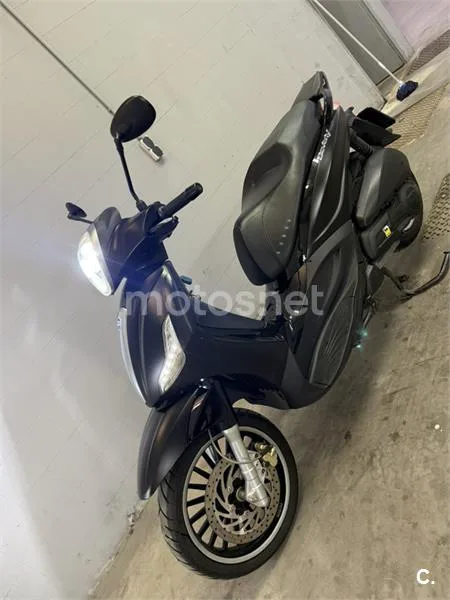 Piaggio Beverly 300 – Vista 4