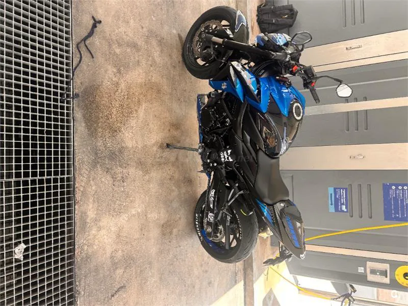 Suzuki GSX-S750 – Vista 2