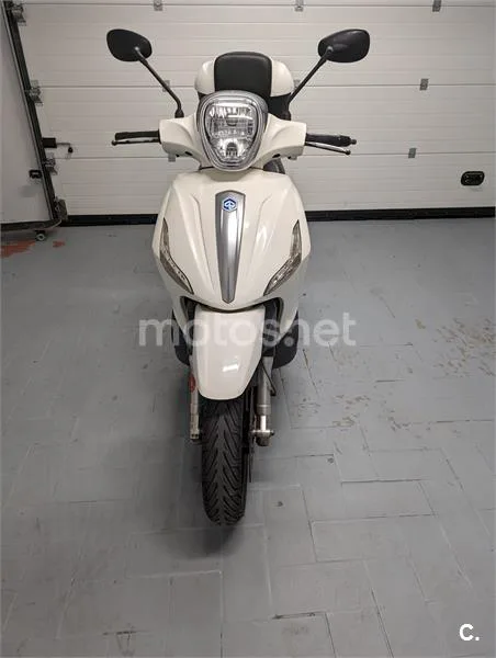 Piaggio Beverly 300 – Vista 2