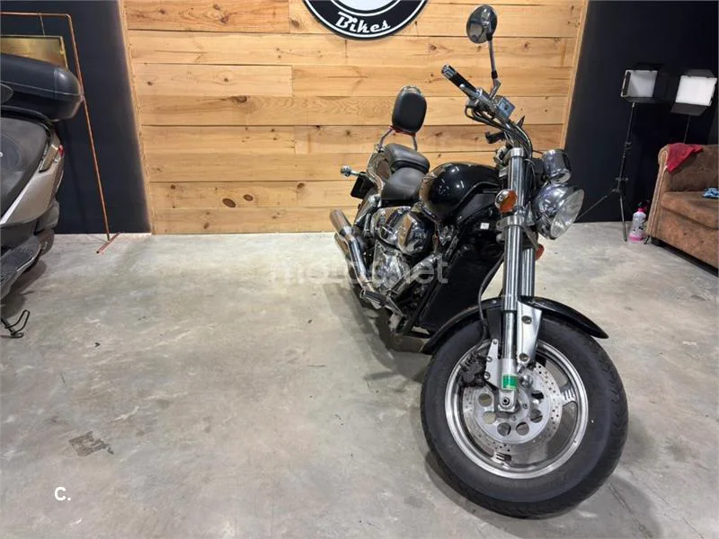 Suzuki VZ 800 Marauder – Vista 12