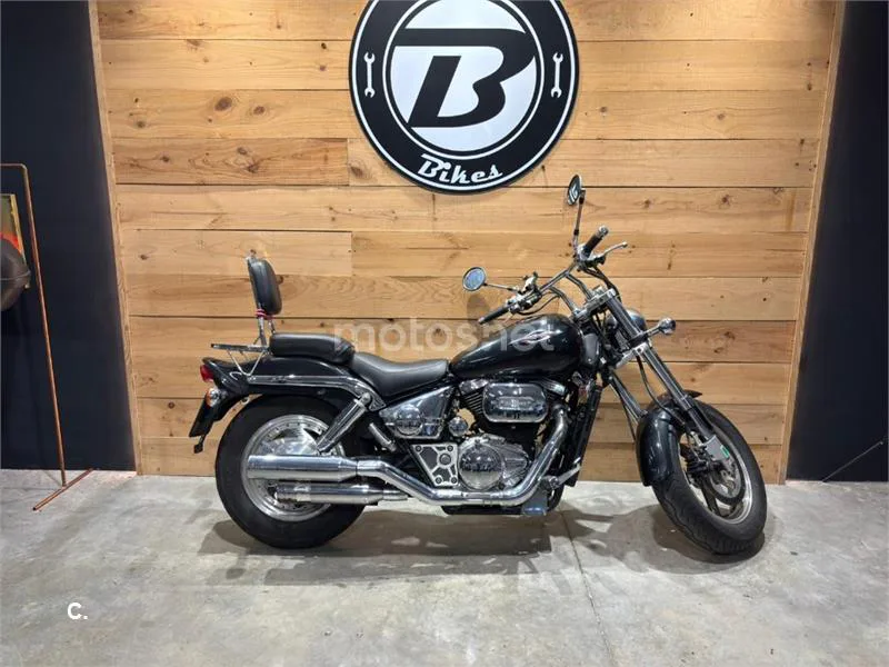 Suzuki VZ 800 Marauder – Vista 3