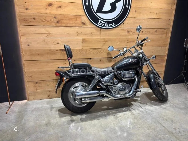 Suzuki VZ 800 Marauder – Vista 4