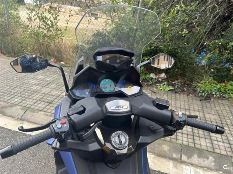 Kymco AK 550 – Vista 4