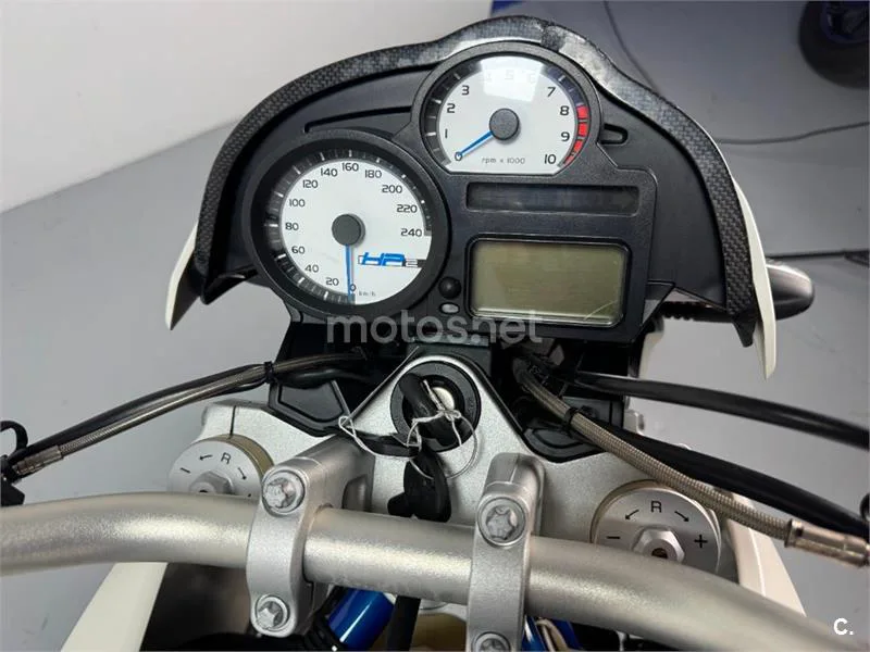 BMW HP2 Megamoto – Vista 11