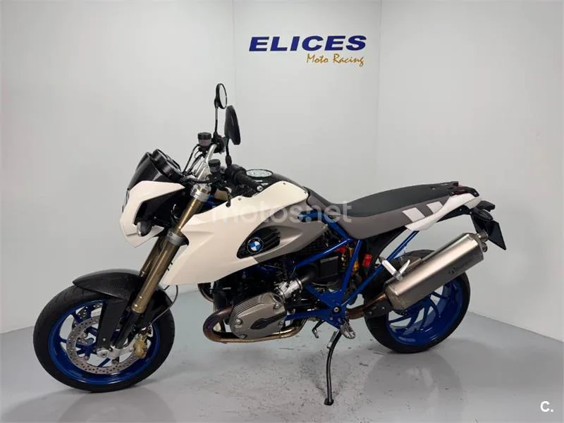 BMW HP2 Megamoto – Vista 14