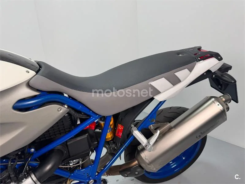 BMW HP2 Megamoto – Vista 18