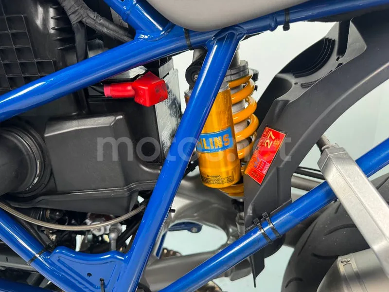 BMW HP2 Megamoto - Vista 21