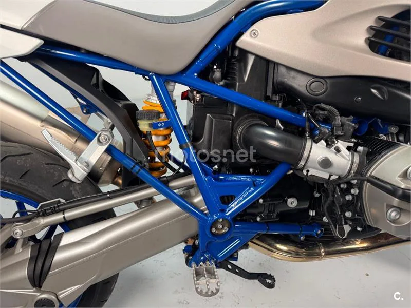 BMW HP2 Megamoto – Vista 8