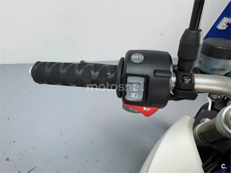 BMW HP2 Megamoto – Vista 10