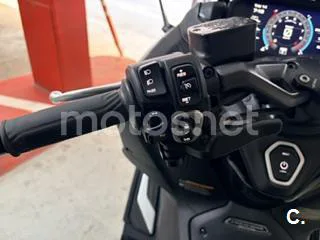 Yamaha TMAX – Vista 2