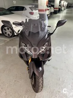 Yamaha TMAX – Vista 4