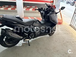 Yamaha TMAX – Vista 5
