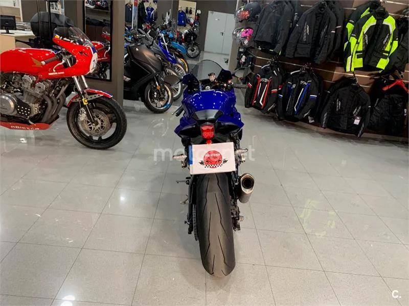 Yamaha R1 – Vista 7