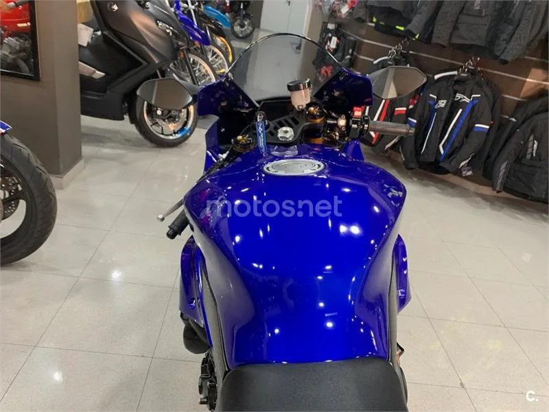 Yamaha R1 – Vista 8