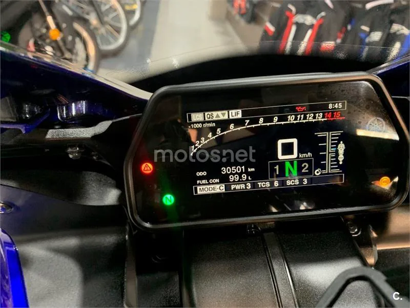 Yamaha R1 – Vista 9