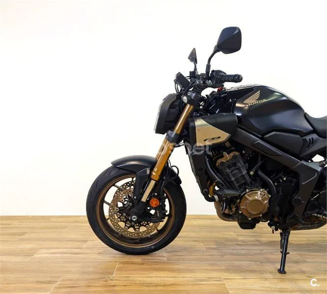 Honda CB 650 R – Vista 8
