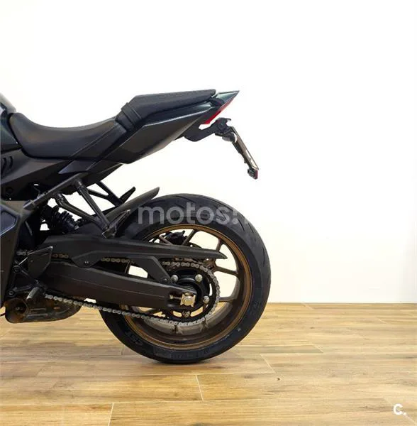 Honda CB 650 R – Vista 9