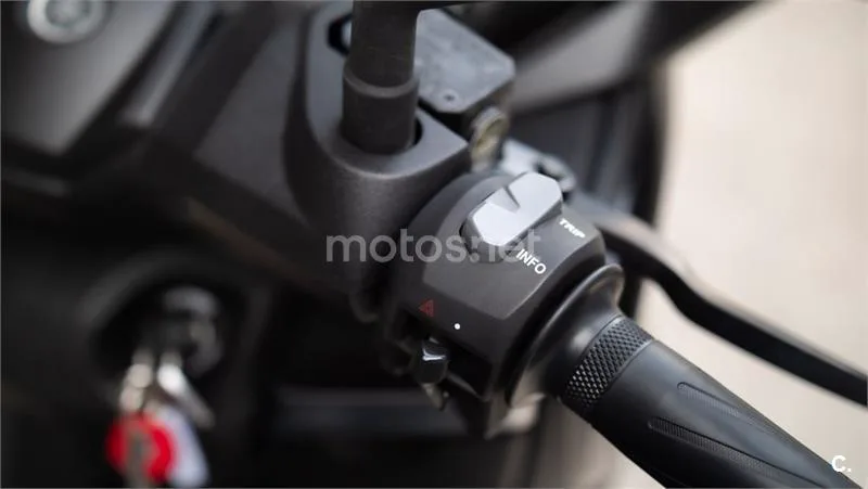 Yamaha XMAX 250 – Vista 10