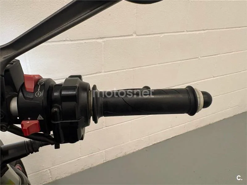 Ducati Monster 821 – Vista 16