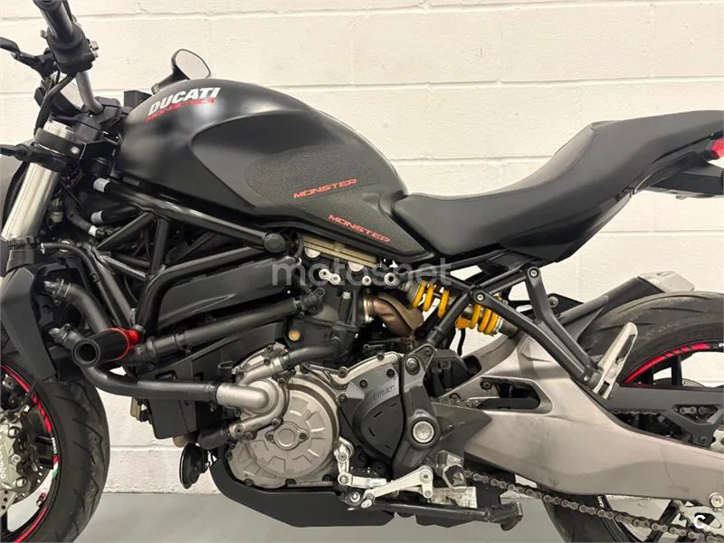 Ducati Monster 821 – Vista 18