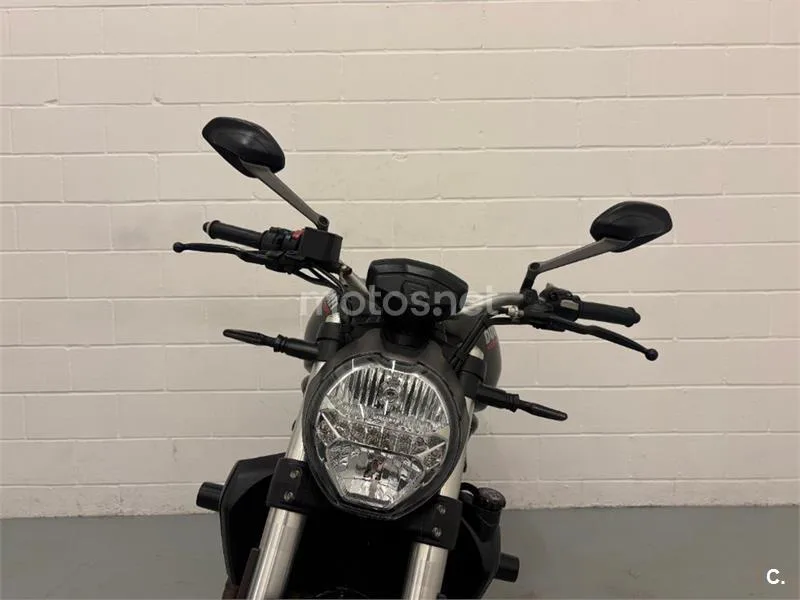 Ducati Monster 821 – Vista 21
