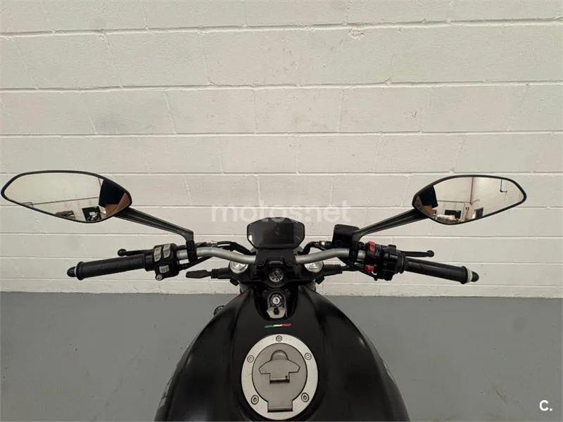 Ducati Monster 821 – Vista 22