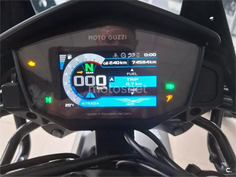 Moto Guzzi V85 TT – Vista 2
