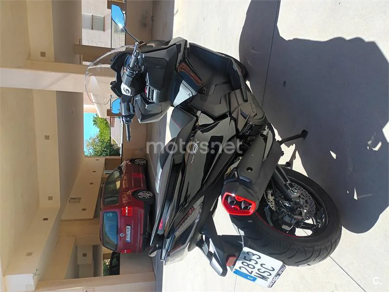 Kymco AK 550 – Vista 5